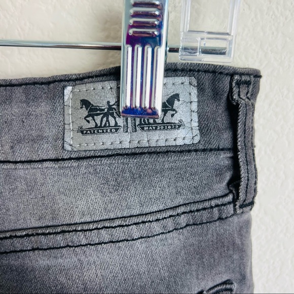 Levi’s Grey Distressed Acid Wash Skinny Jeans - Picture 5 of 13